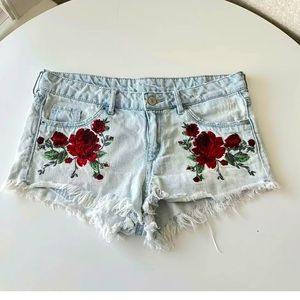 Divided H&M Women’s Denim Summer Short Short Embroidered Roses Size 6